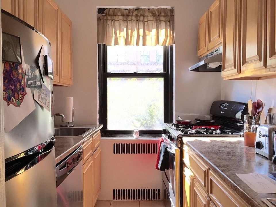 1st image of 405 E 51st St APT 3D
