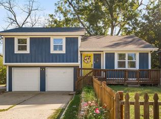 205 S Pleasant St, Tonganoxie, KS 66086