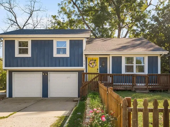 205 S Pleasant St, Tonganoxie, KS 66086