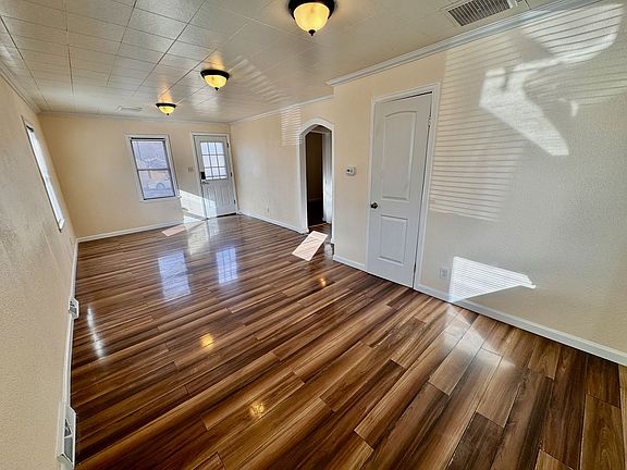 4th image of 2080 Elmira St