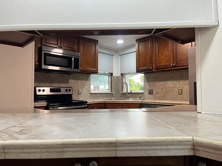 2425 Harden Blvd — Photo 8