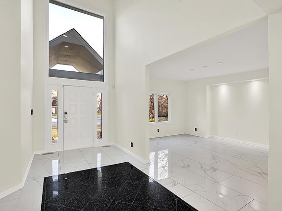 4th image of 434 Sheffield Ct
