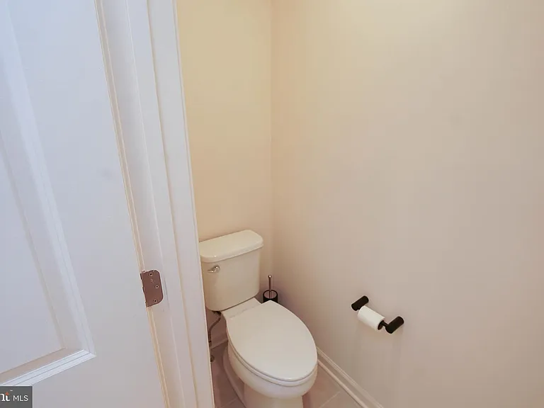 414 Waterfield Ct — Photo 43