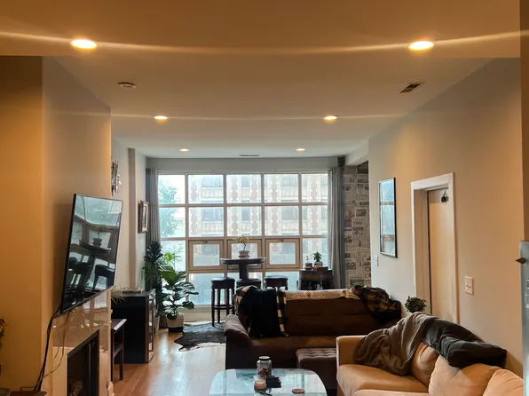 1216 N Lasalle St #2, Chicago, IL 60610