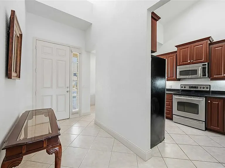 3017 Mission Lakes Dr — Photo 2