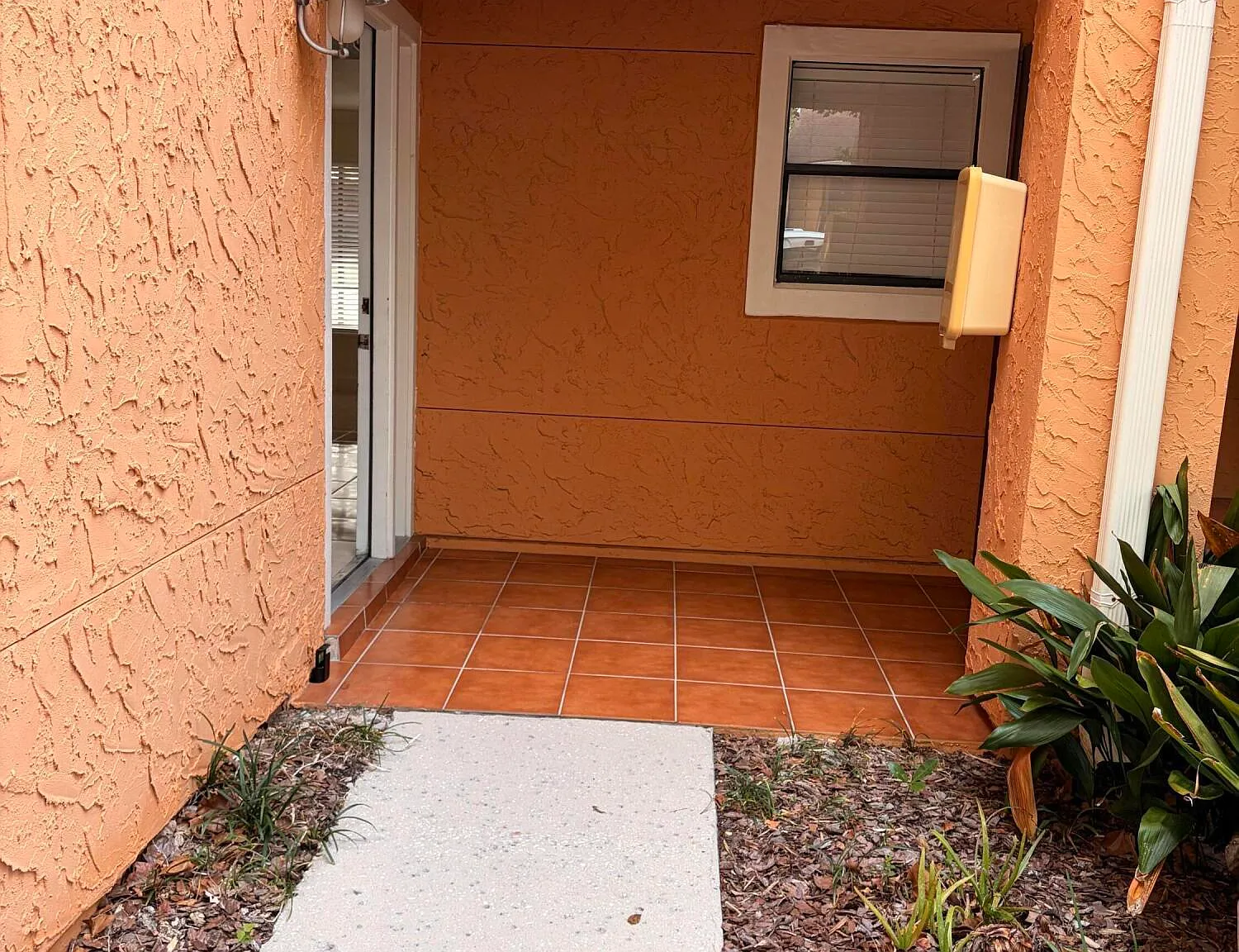2 bed, 2.0 bath, 1033 sqft, $2,100 — Photo 3