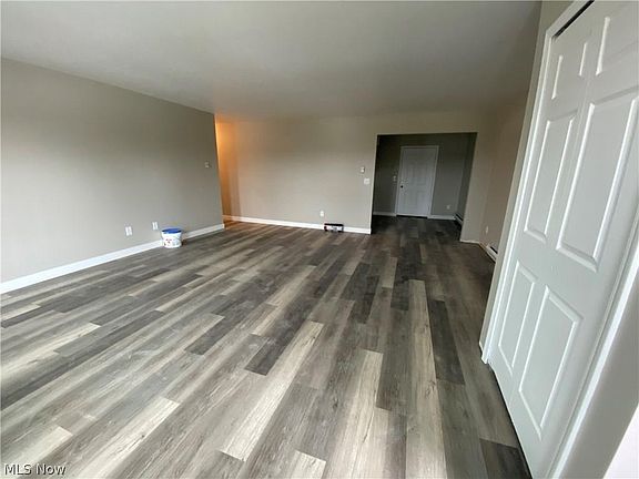 5th image of 302 Brookland Dr