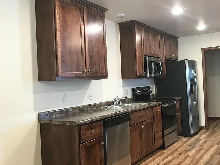 828 Oregon Parks Ave — Photo 4