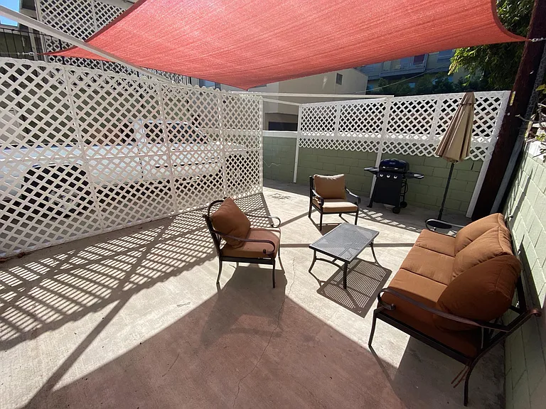 11153 Morrison St — Photo 16