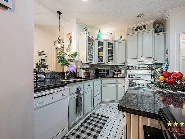 3724 Winward Lakes Dr, Tampa, FL 33611
