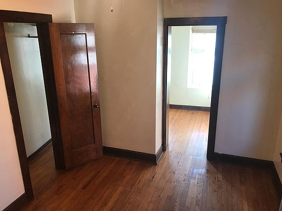 3rd image of 810 S 11th St #4