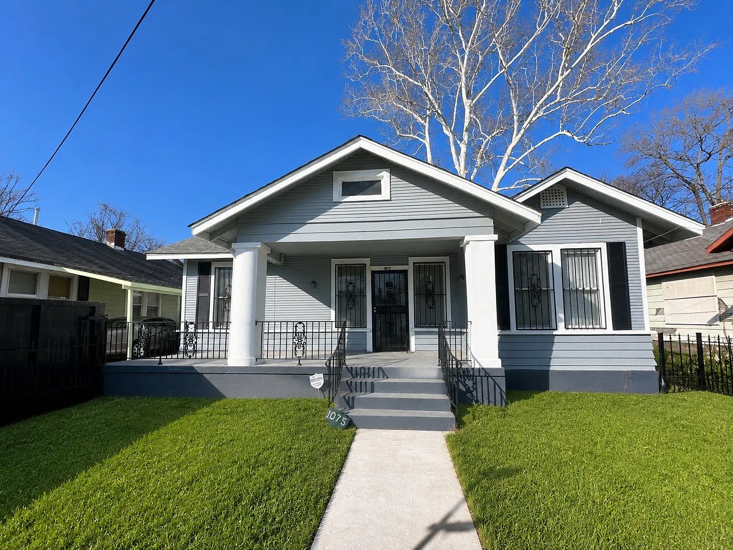 2 bed, 1.0 bath, 1000 sqft, $1,010 — Photo 1