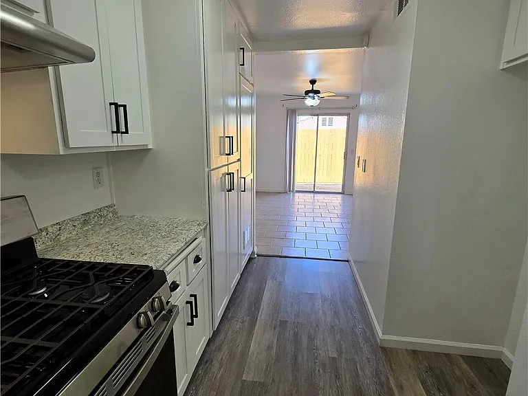 853 Douglas Ct — Photo 9