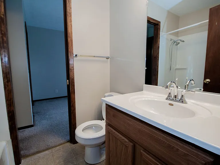 105 N Orr Dr — Photo 15
