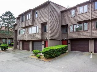 106 Towne House Rd, Hamden, CT 06514