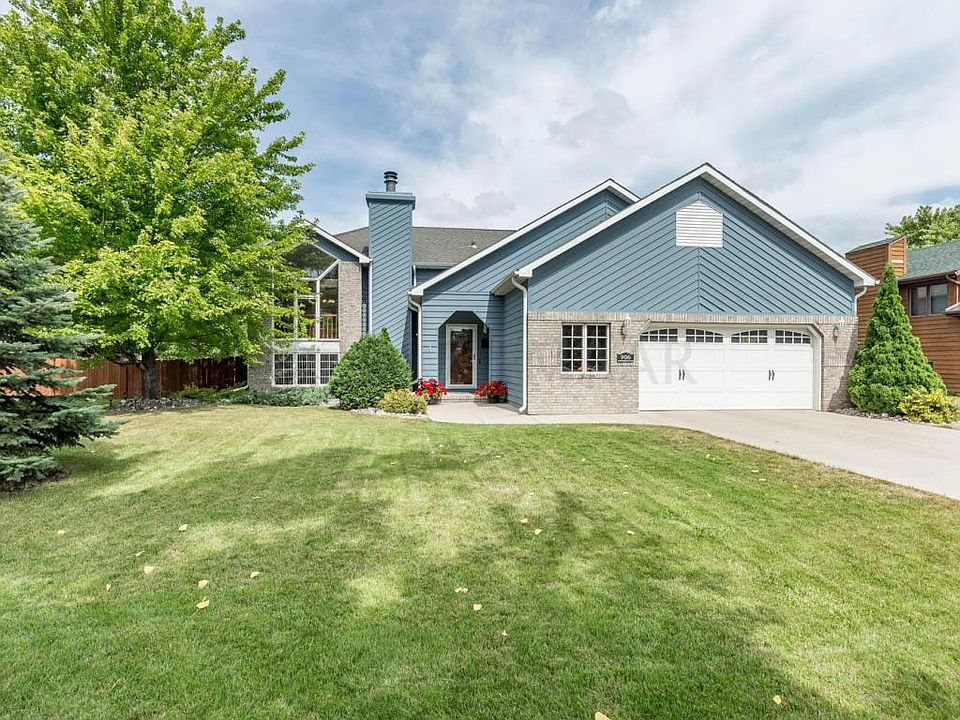 1st image of 906 Sommerset Dr