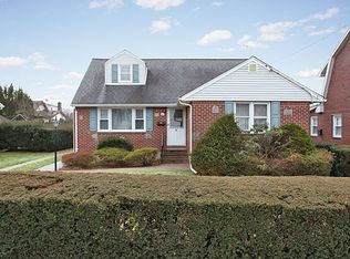 61 Crosby Ave, Albertson, NY 11507