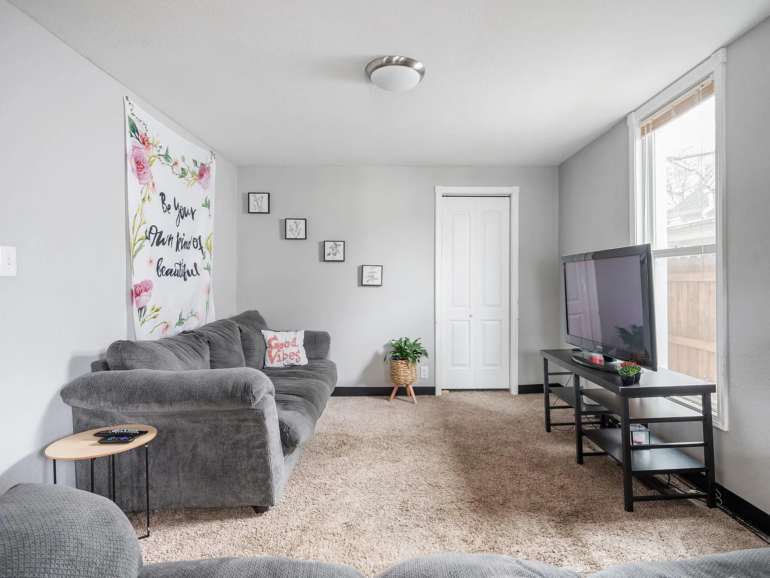 218 N Dill St — Photo 3