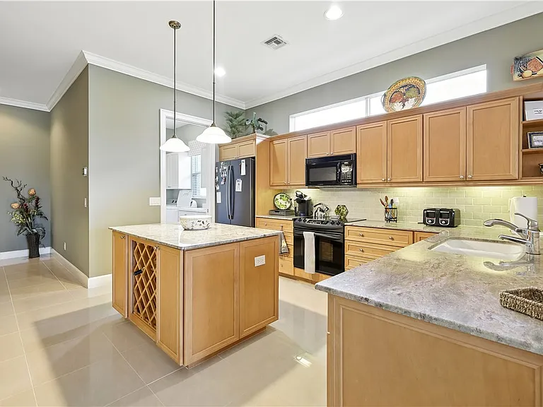 620 Bridgewater Ln SW — Photo 9