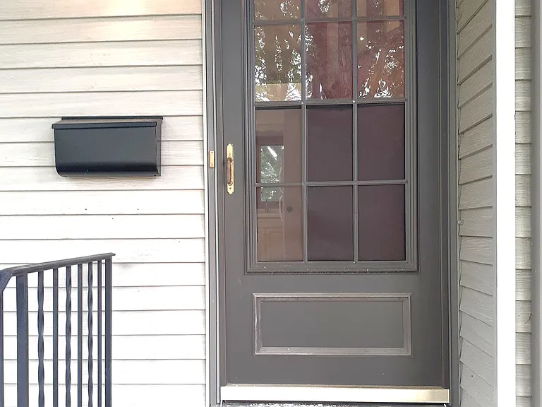2318 16th Ave NW — Photo 2