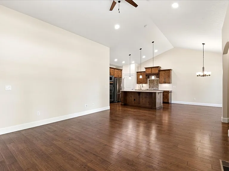 1415 E Summerheights Dr — Photo 11