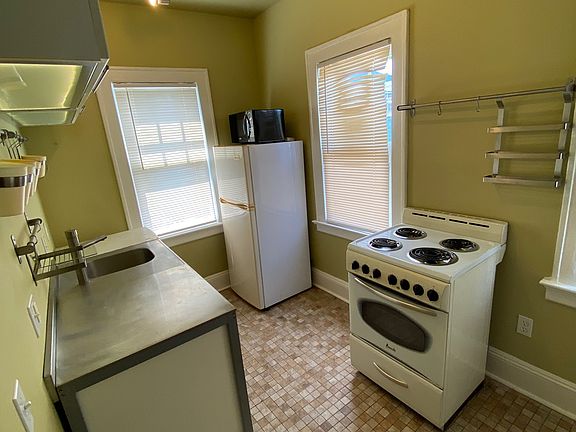 3rd image of 506 E Anderson St