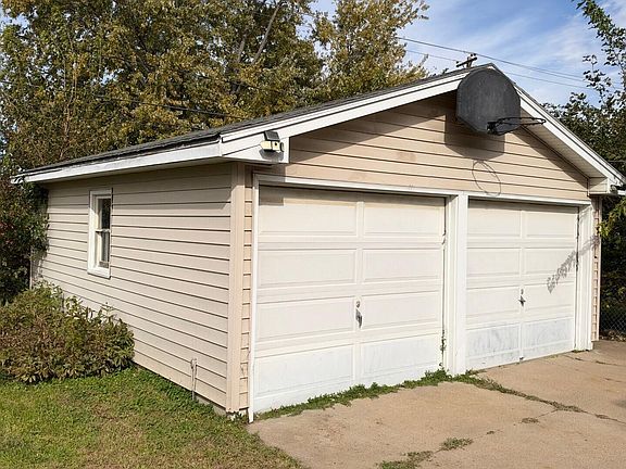 4th image of 3212 3rd Ave