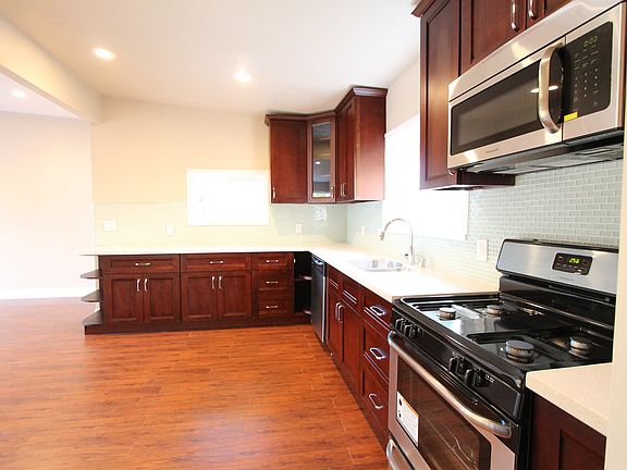 4th image of 2510 Baylor St