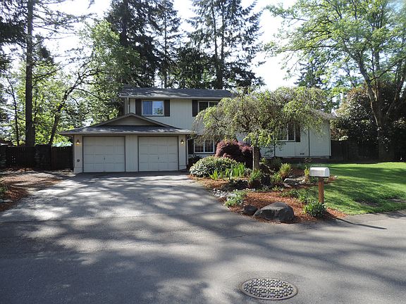2nd image of 906 Glen Oaks Dr E