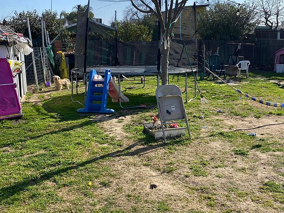 3rd image of 1622 N Encina St