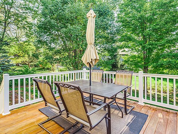 New deck with vinyl railings