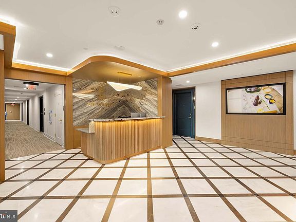 4th image of 811 N Columbus St #101