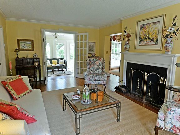 5th image of 214 W Avondale Dr