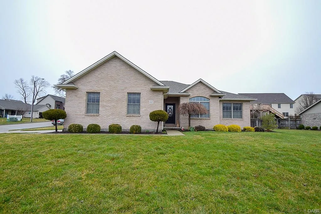 1445 Maplecrest Dr photo 1