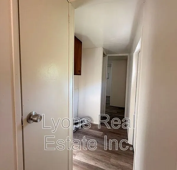 8385 Nault Rd — Photo 7
