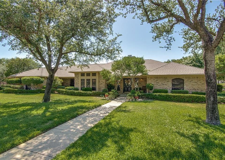 1st image of 220 Fresh Meadow Dr