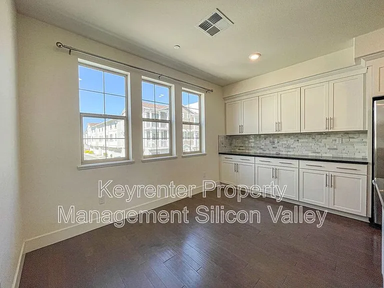 37549 Willow St — Photo 8