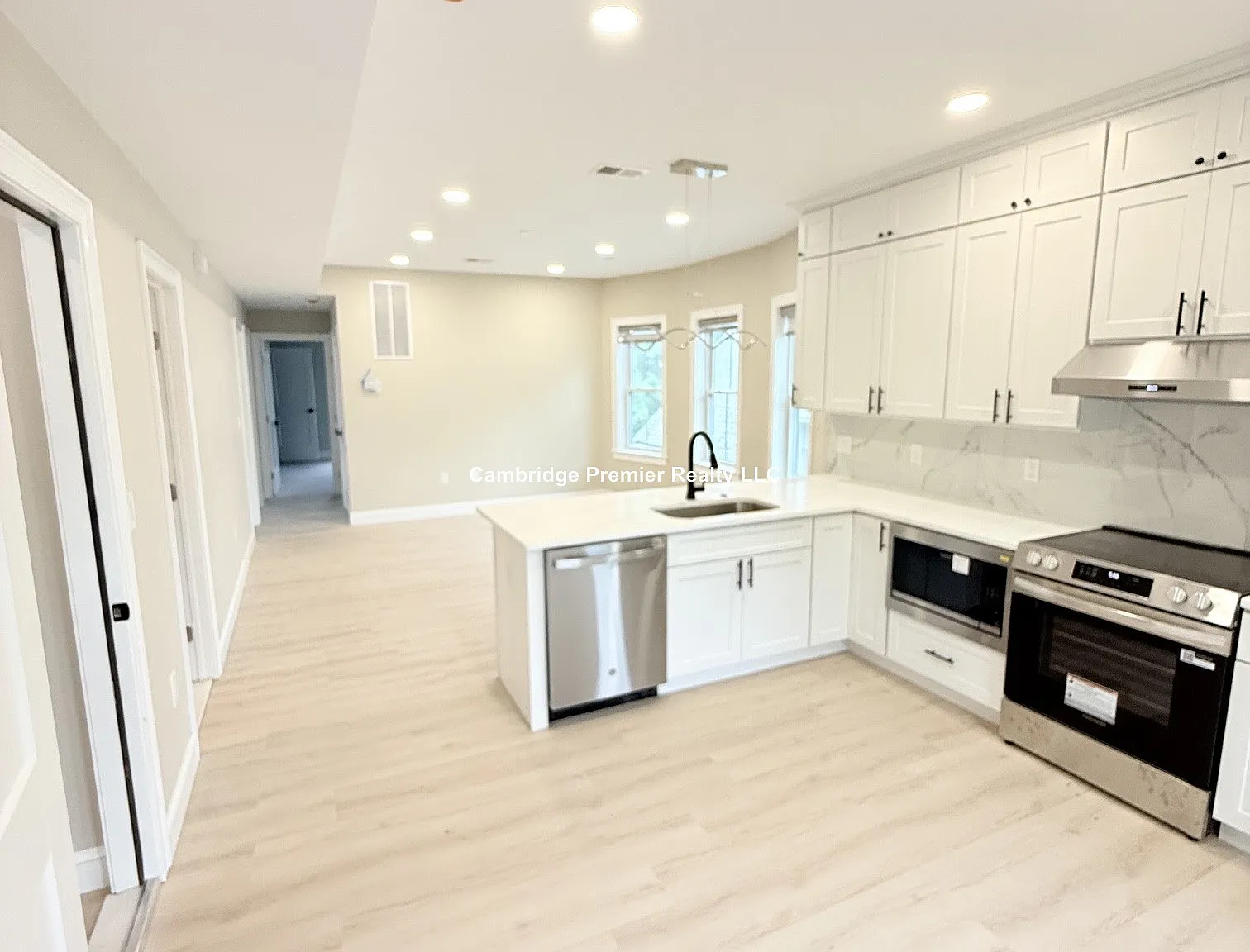 3 bed, 1100 sqft, $4,500 — Photo 2
