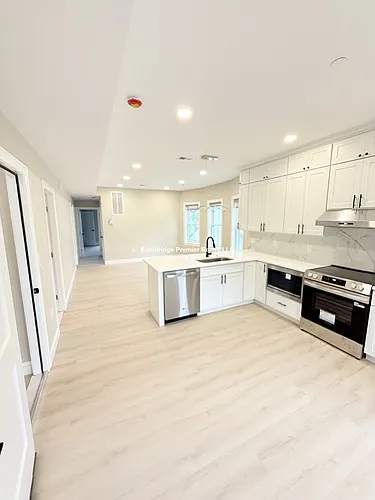 231 Highland Ave Photo 1