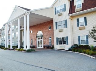 7410 Richmond Rd #410, West Milford, NJ 07480