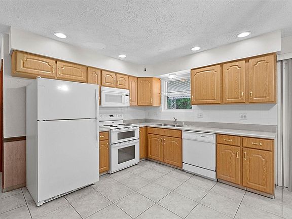 4th image of 10208 Jubil Dr