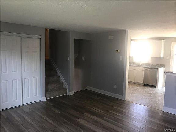 3rd image of 7464 Jennifer Ln