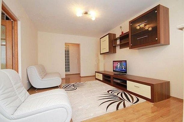 2nd image of 304 Irving Pl