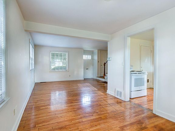5th image of 7226 Wyandotte St