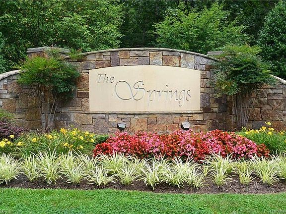 3rd image of 135 Boulder Ridge Dr