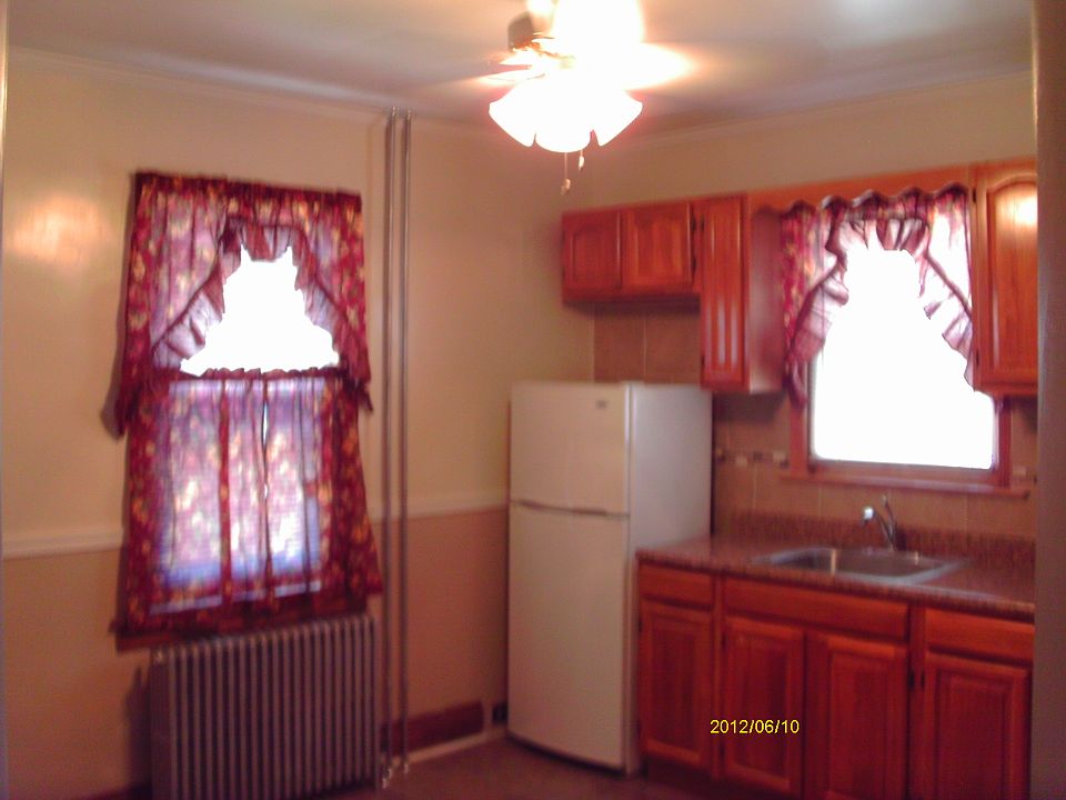 2nd image of 150 Clinton Pl