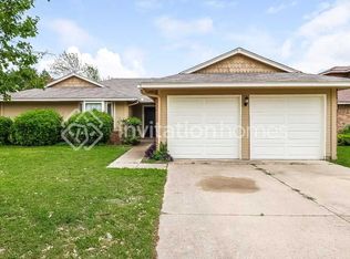 4352 Bentley Dr, Grand Prairie, TX 75052