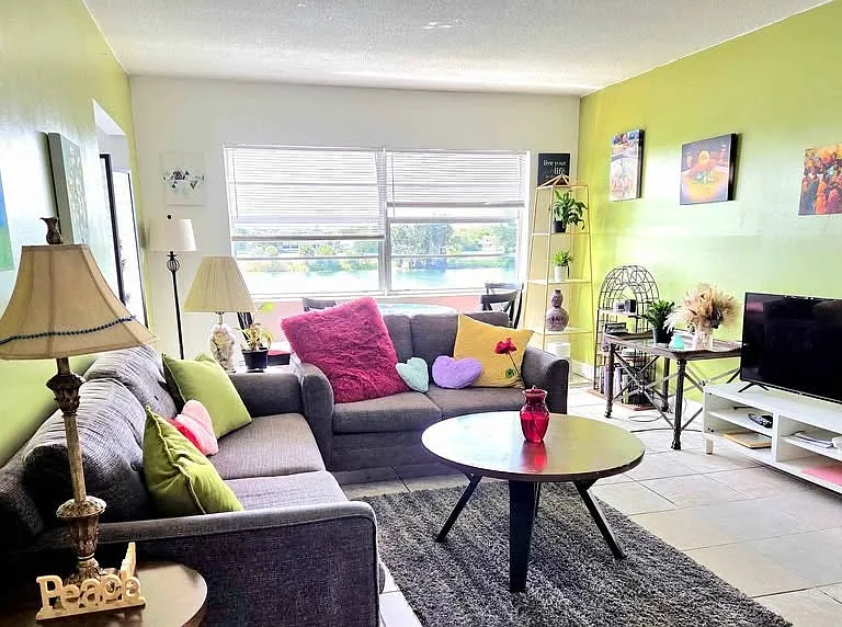 1060 Crystal Lake Dr #2 — Photo 12