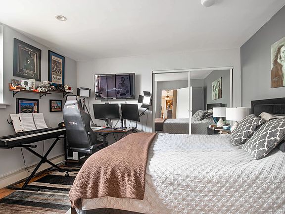4th image of 1417 31st Ave APT 4F