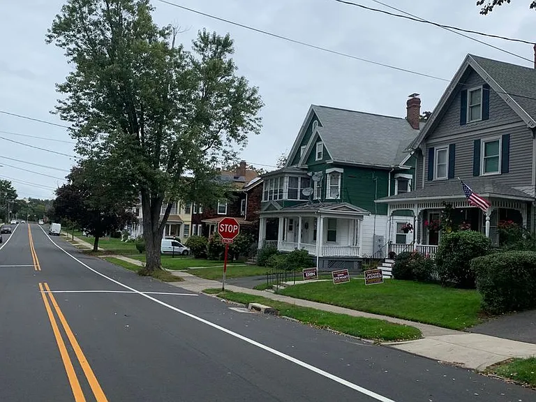 131 Lincoln St — Photo 19